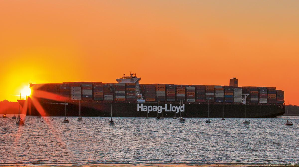 Hapag-Lloyd Renews Charter for 6 15,400 TEU Container Ships