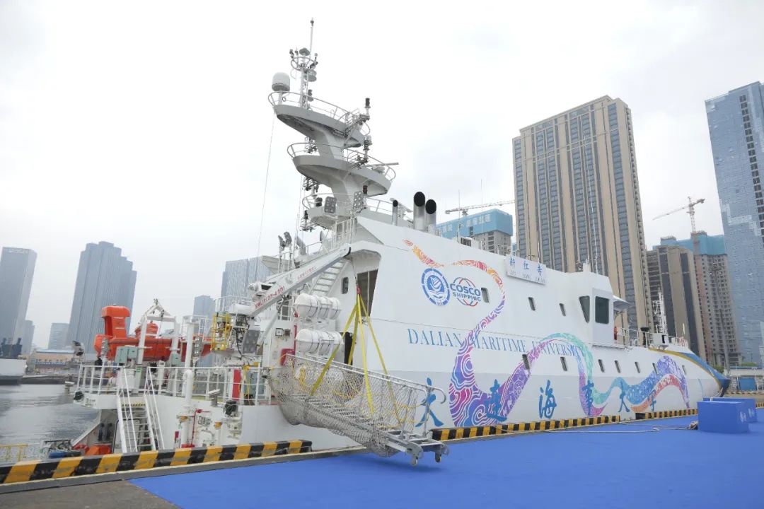 “新红专”轮致敬海上丝路文化巡展大连起航